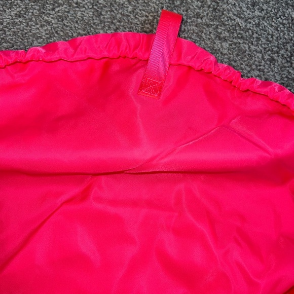 Lilly Pulitzer Drawstring Clutch Bag - Picture 9 of 9